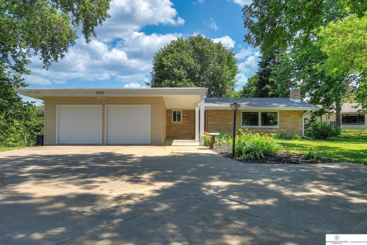 3255 Paddock Road, Omaha, NE 68124