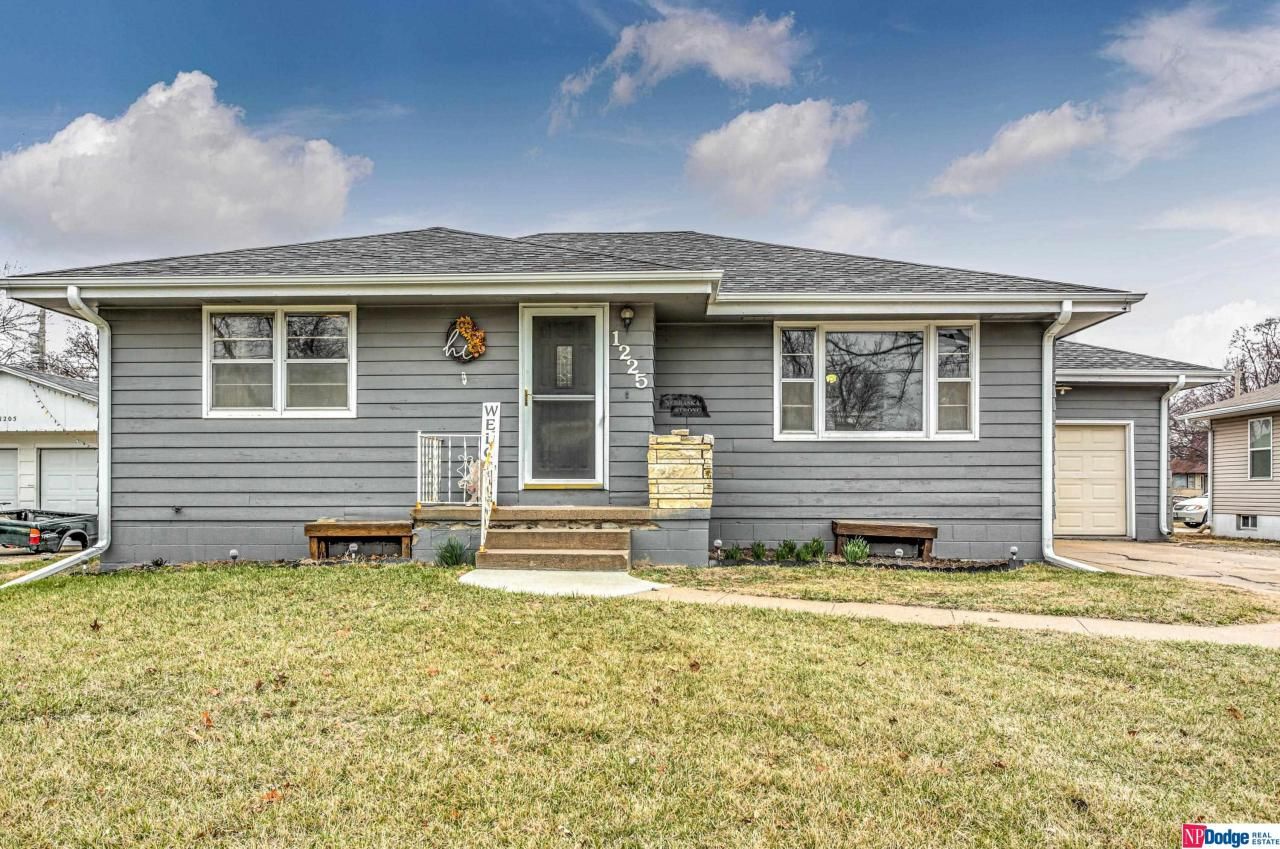 1225 N Lincoln Avenue, Fremont, NE 68025
