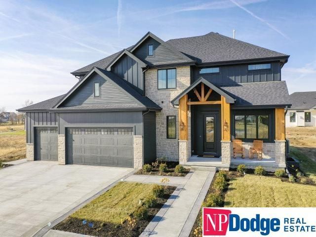 5705 N 208 Street, Elkhorn, NE 68022