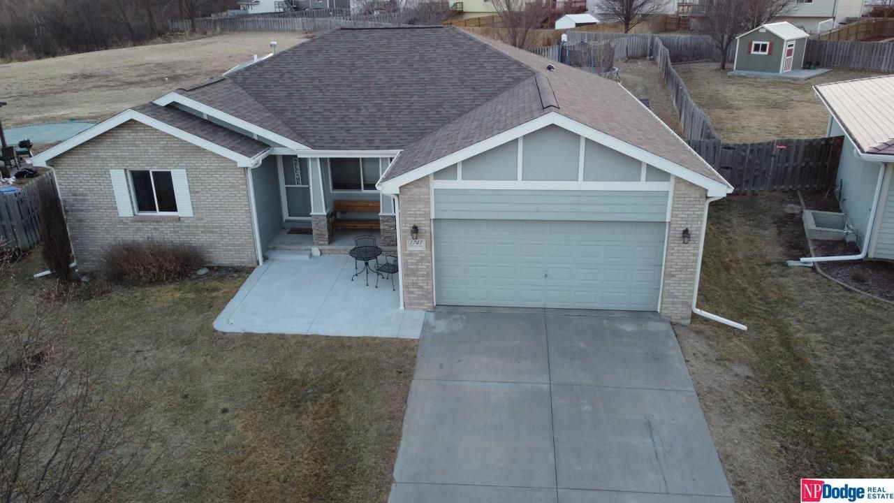 1741 SW Lacey Lane, Lincoln, NE 68522