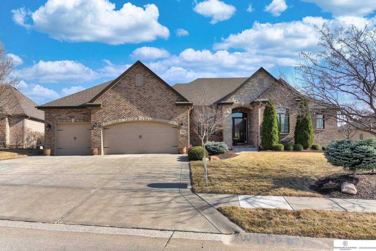 14811 Sharon Circle, Bennington, NE 68007