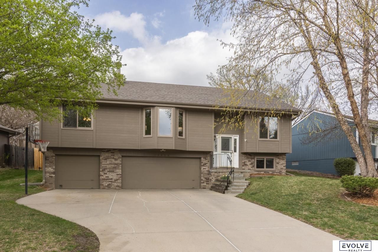 15498 Harney Street, Omaha, NE 68154