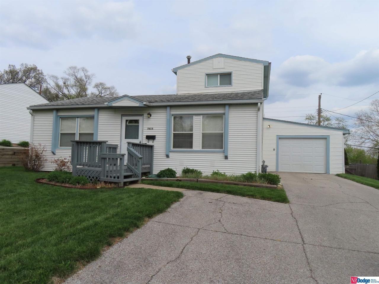 7415 La Vista Drive, La Vista, NE 68128