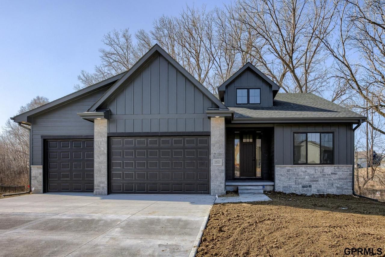 18221 Redwood Street, Omaha, NE 68136