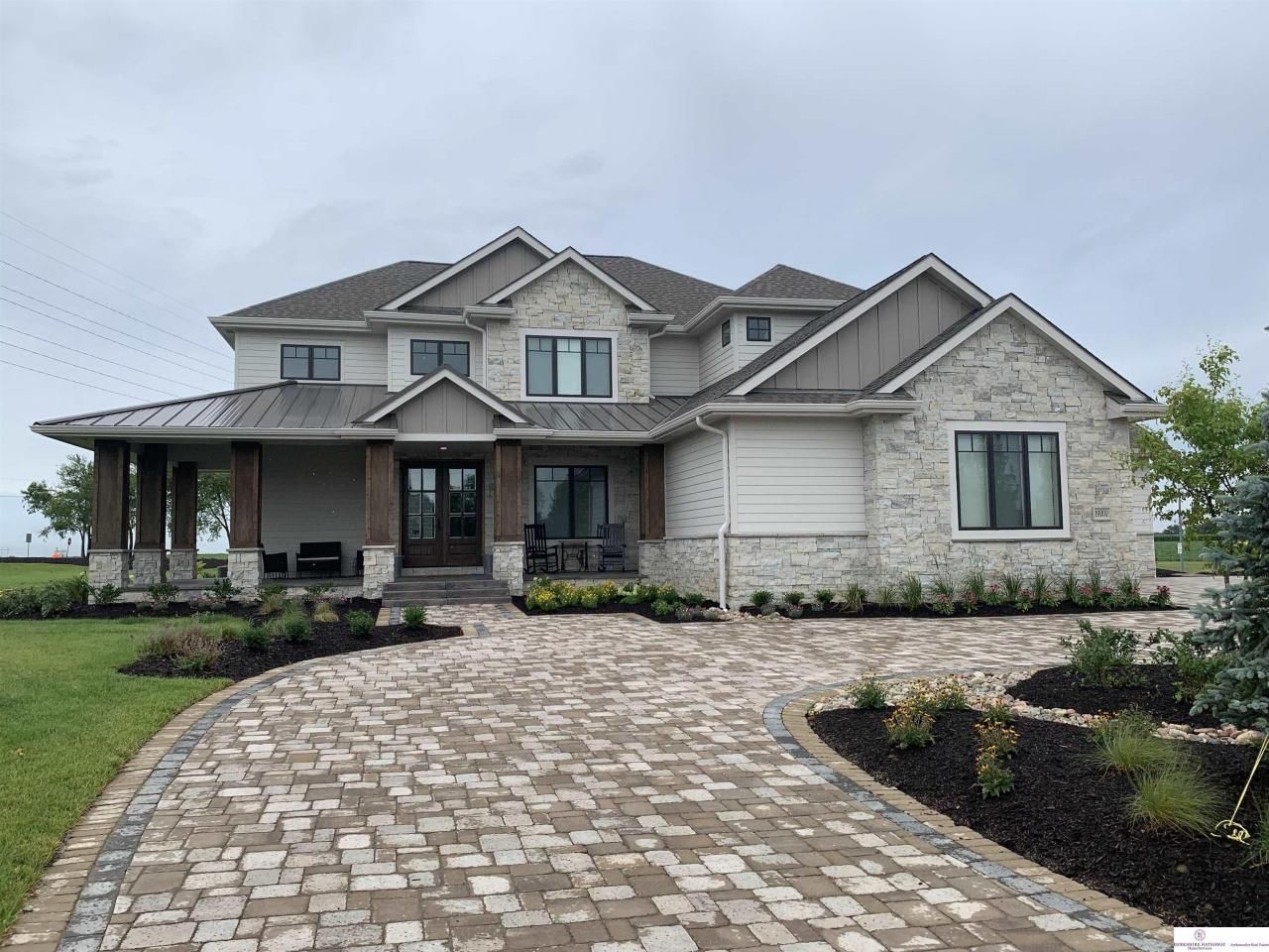 19202 Grande Avenue Circle, Omaha, NE 68022