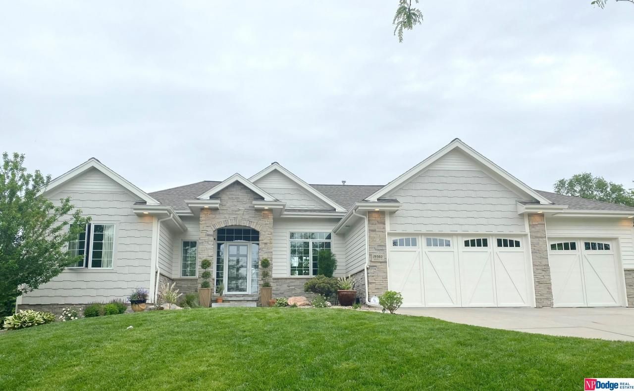 19302 Spencer Street, Elkhorn, NE 68022
