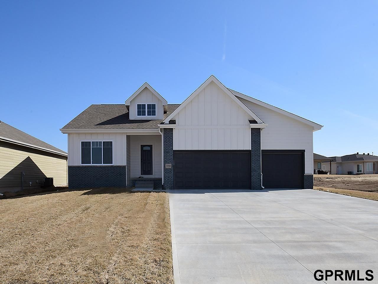 5719 Kestrel Parkway, Elkhorn, NE 68022