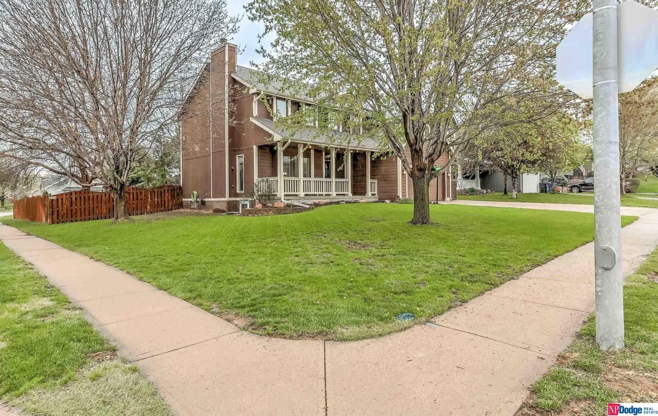 110 Fleetwood Drive, Papillion, NE 68133