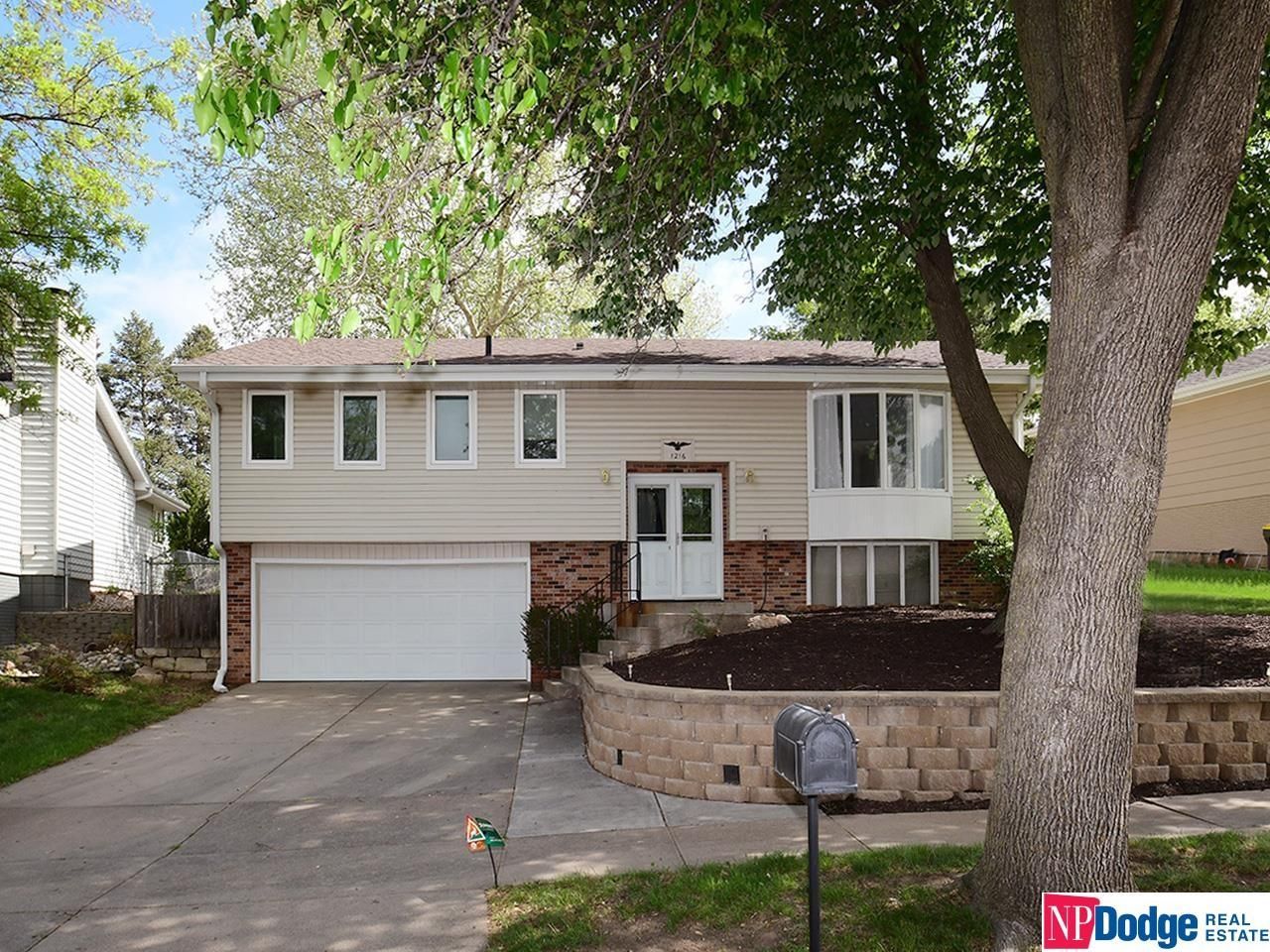 1216 Starview Lane, Lincoln, NE 68512