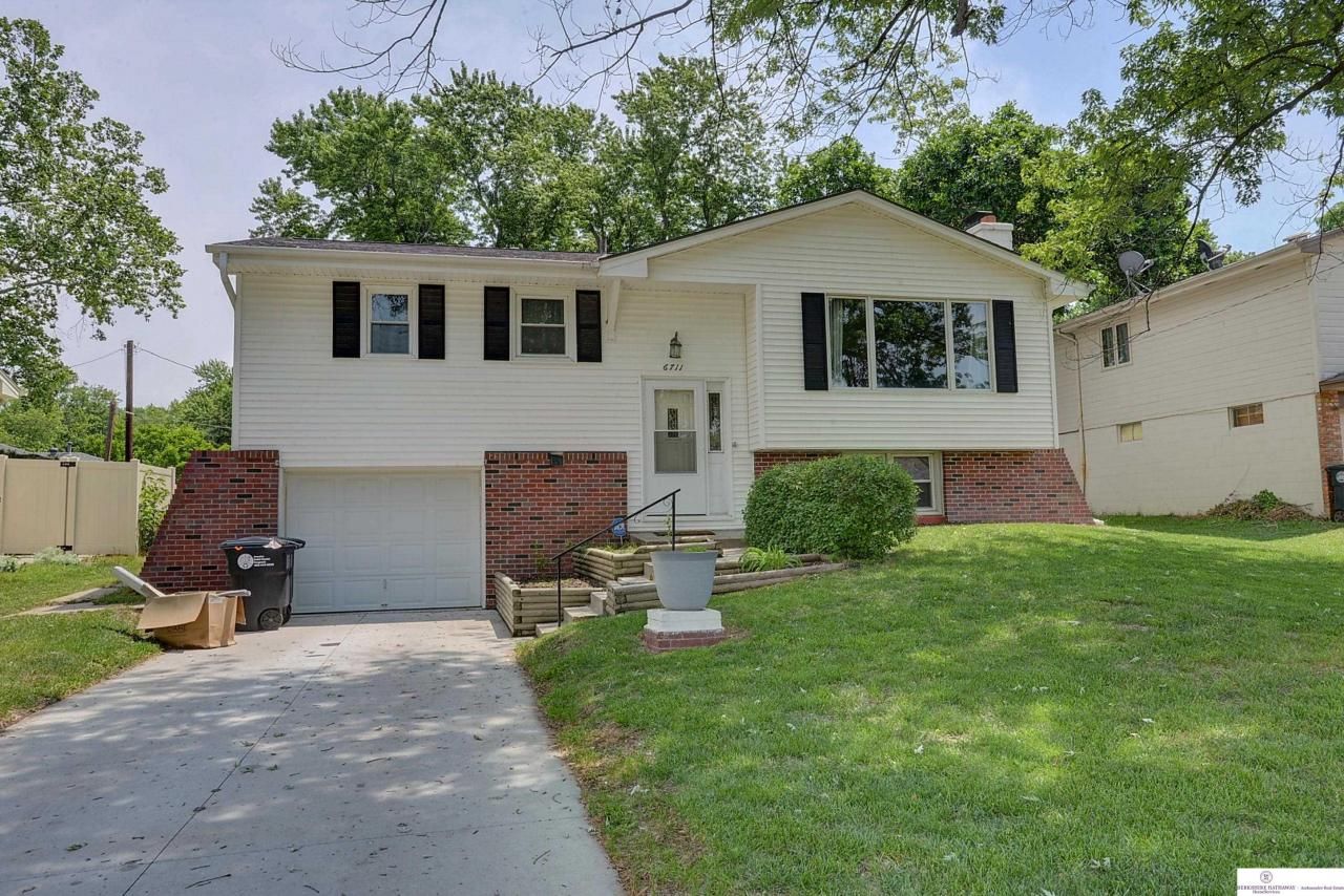 6711 N 78 Street, Omaha, NE 68122