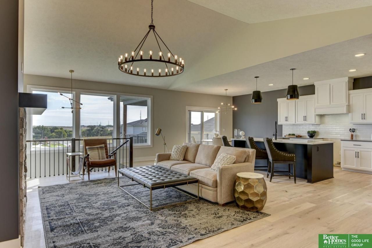 5515 N 207 Street, Elkhorn, NE 68022