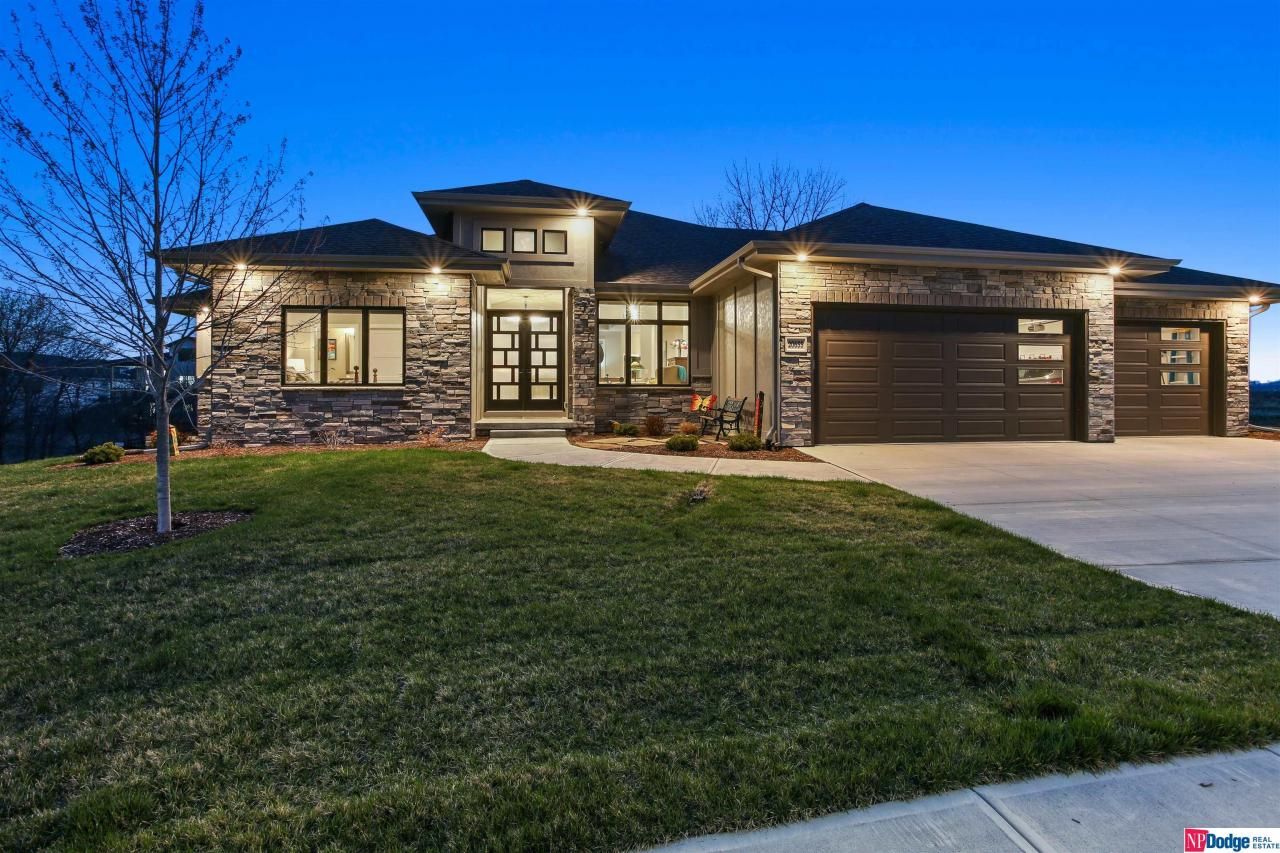 20655 Laurel Avenue, Elkhorn, NE 68022