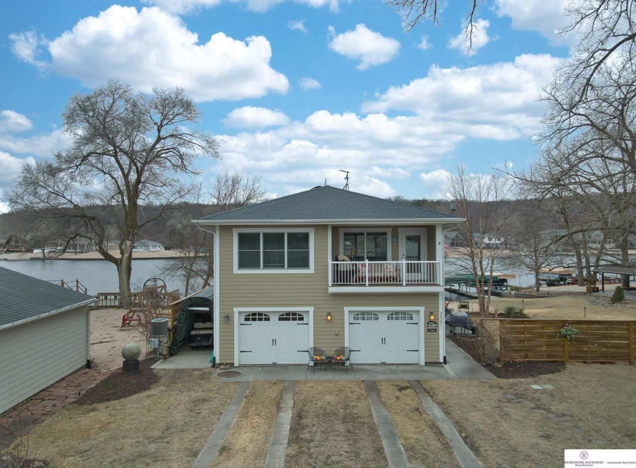 32301 E Lake Park Drive, South Bend, NE 68058