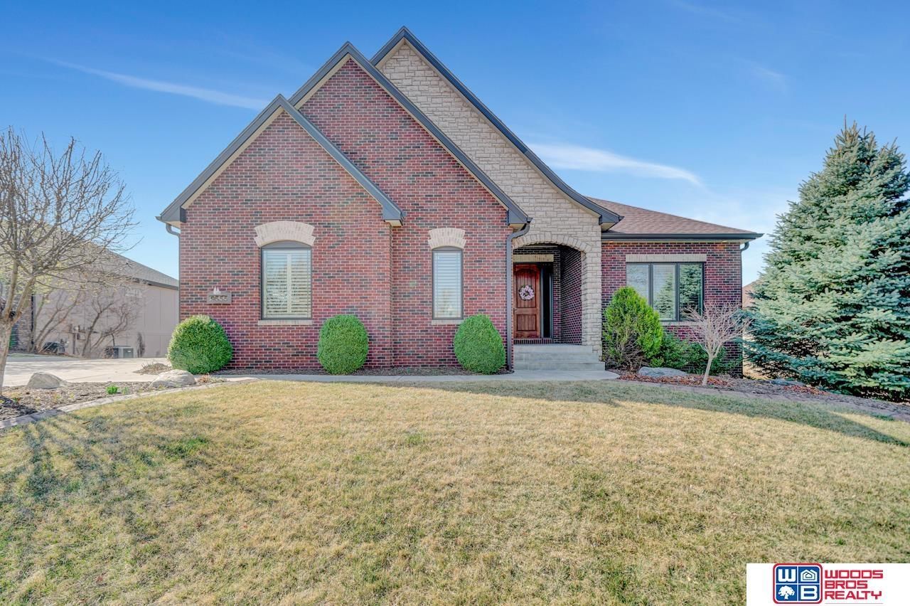 9555 Cotswold Lane, Lincoln, NE 68526