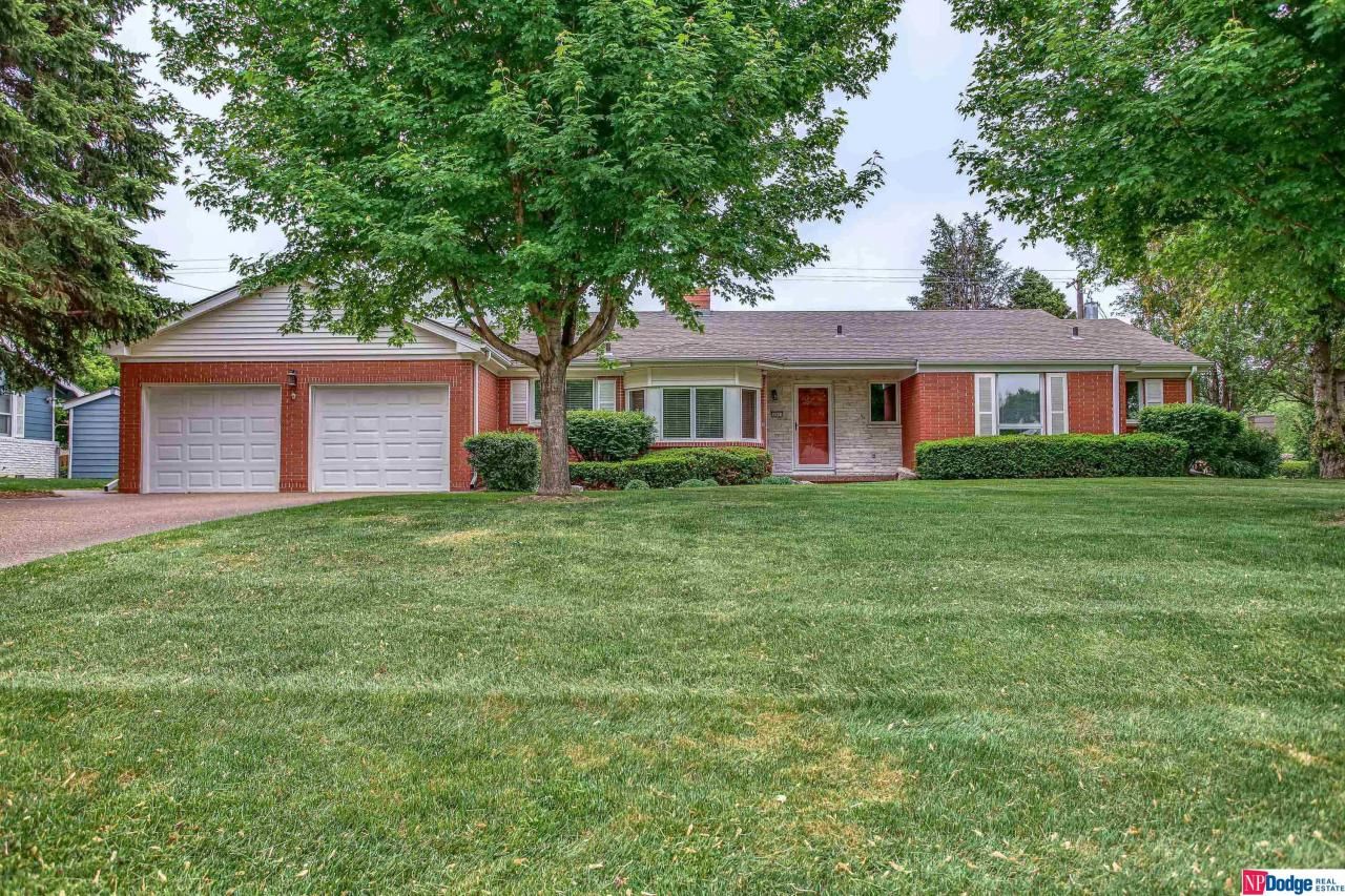 12611 Cryer Avenue, Omaha, NE 68144