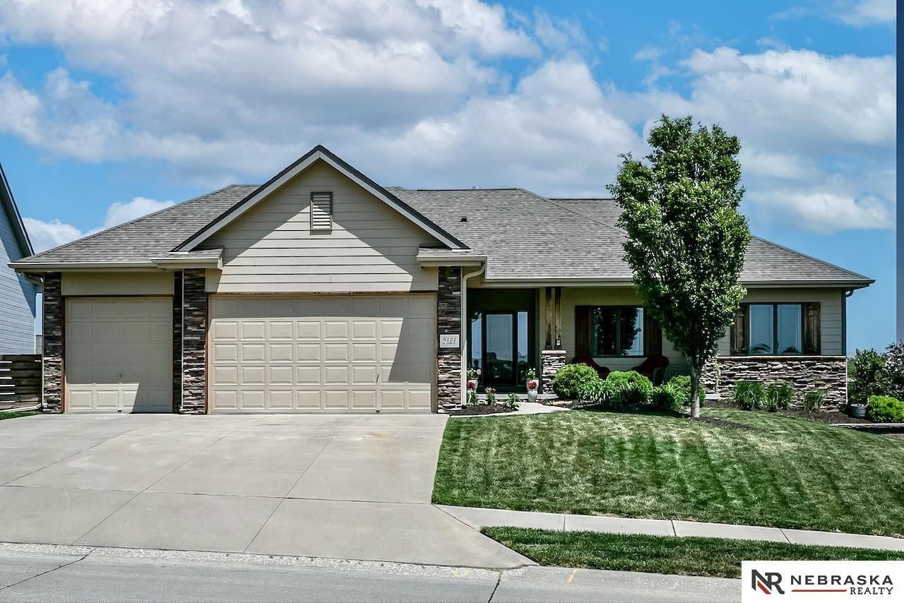 9121 N 169th Street, Bennington, NE 68007