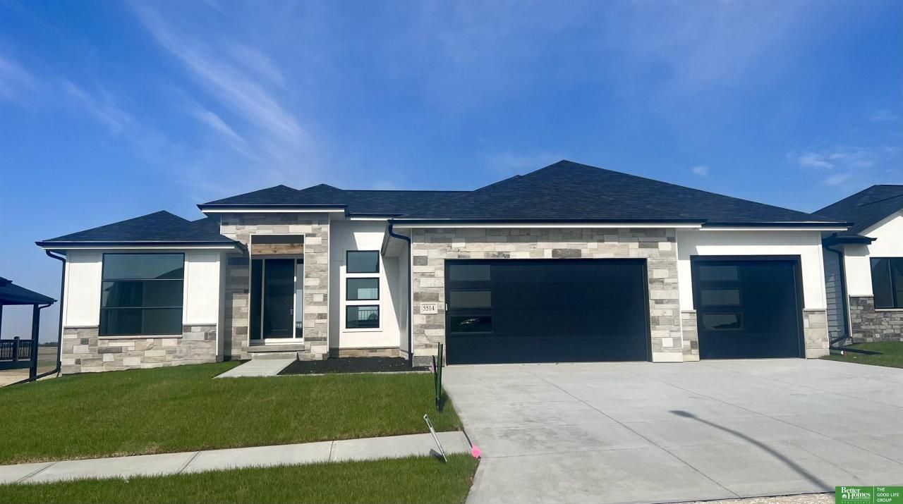5514 N 212th Street, Elkhorn, NE 68022