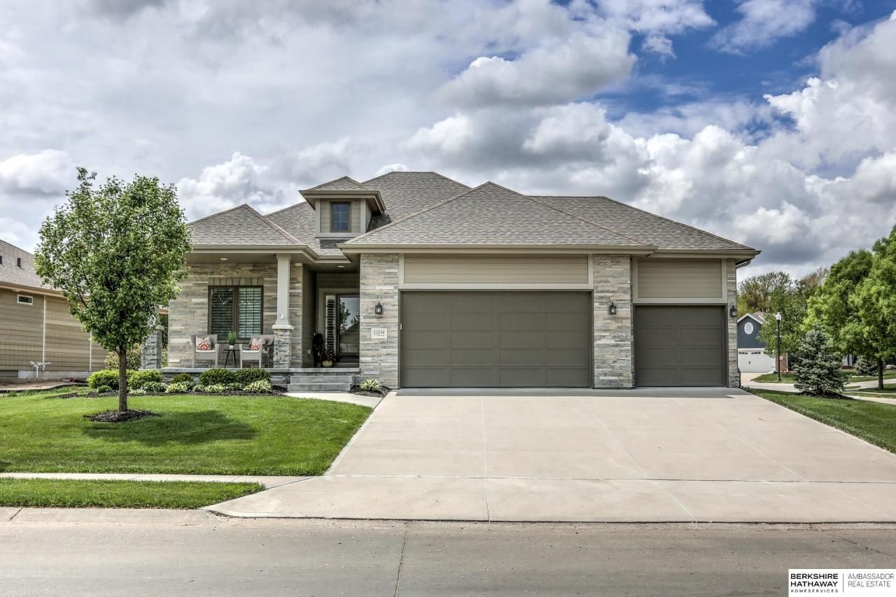 12058 S 79 Avenue, Papillion, NE 68046