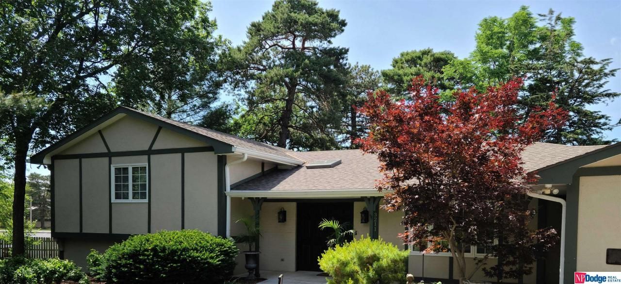 3211 Weaver Lane, Lincoln, NE 68506
