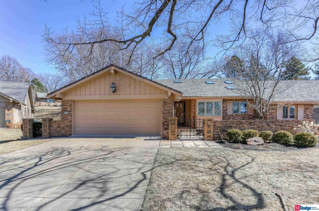 10030 Fieldcrest Drive, Omaha, NE 68114