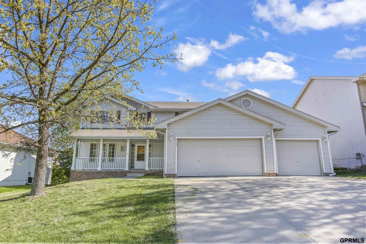 2105 Pilgrim Drive, Bellevue, NE 68123