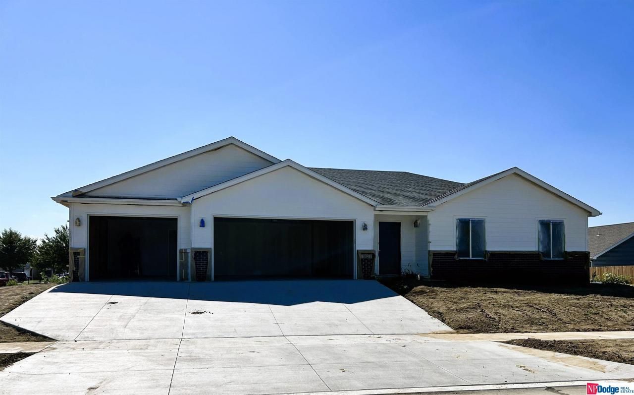 1821 SW 28 Street, Lincoln, NE 68522