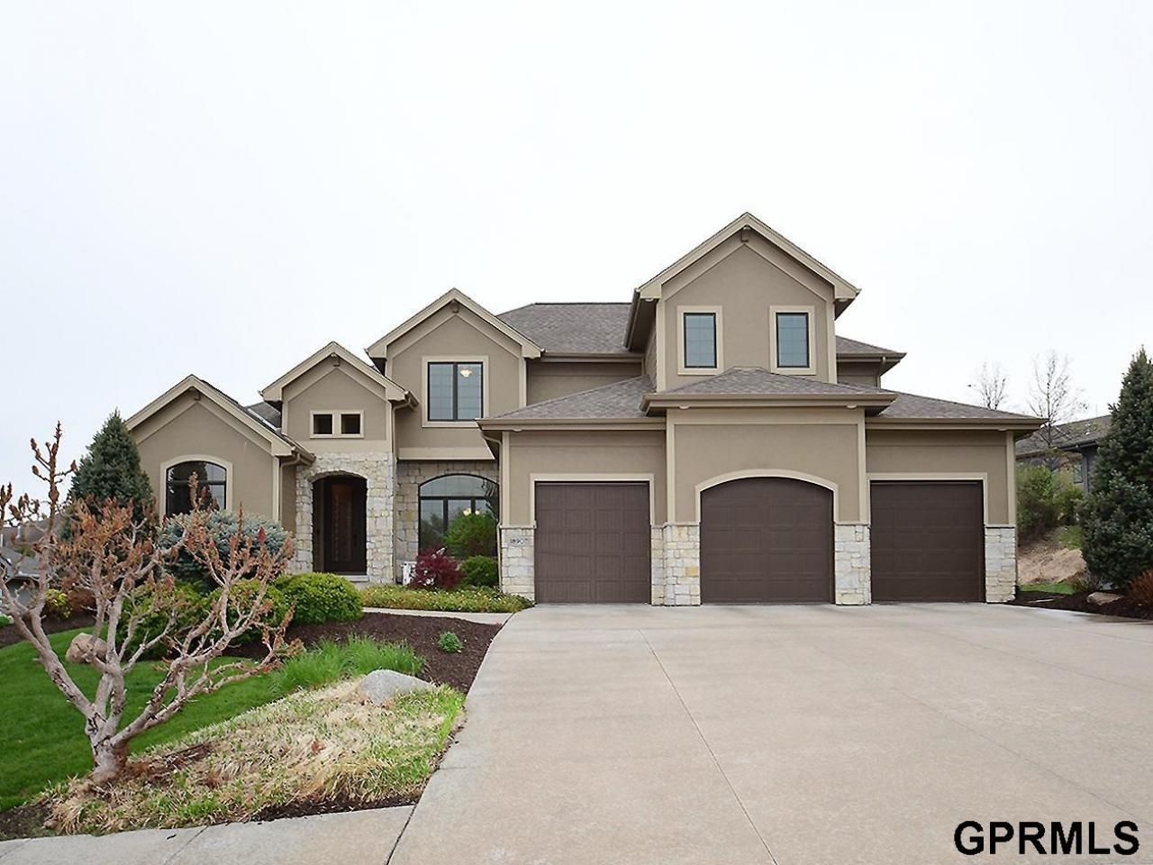 18907 Nicholas Street, Omaha, NE 68022