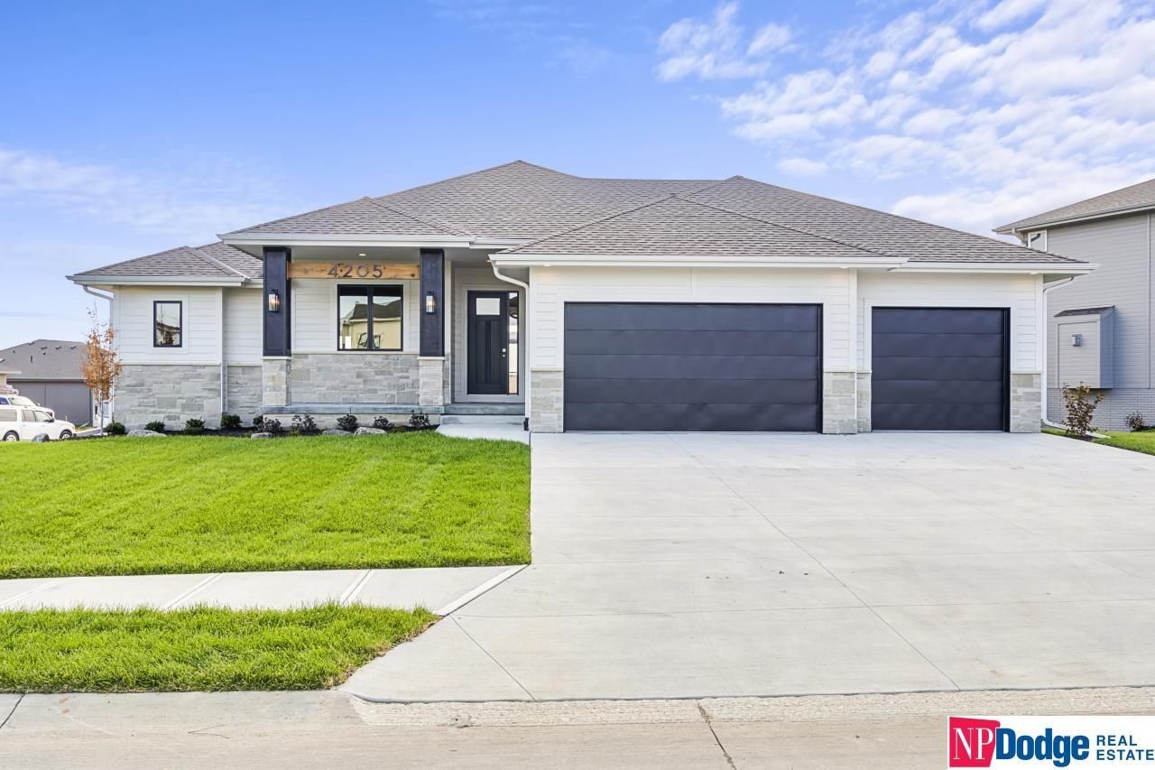 4205 S 219 Street, Elkhorn, NE 68022