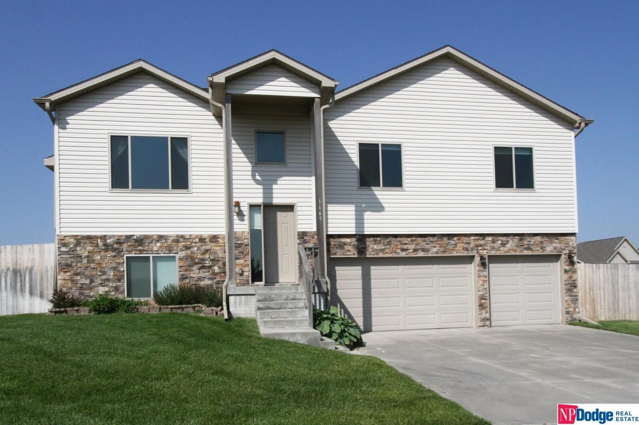 1649 La Plata Court, Lincoln, NE 68521