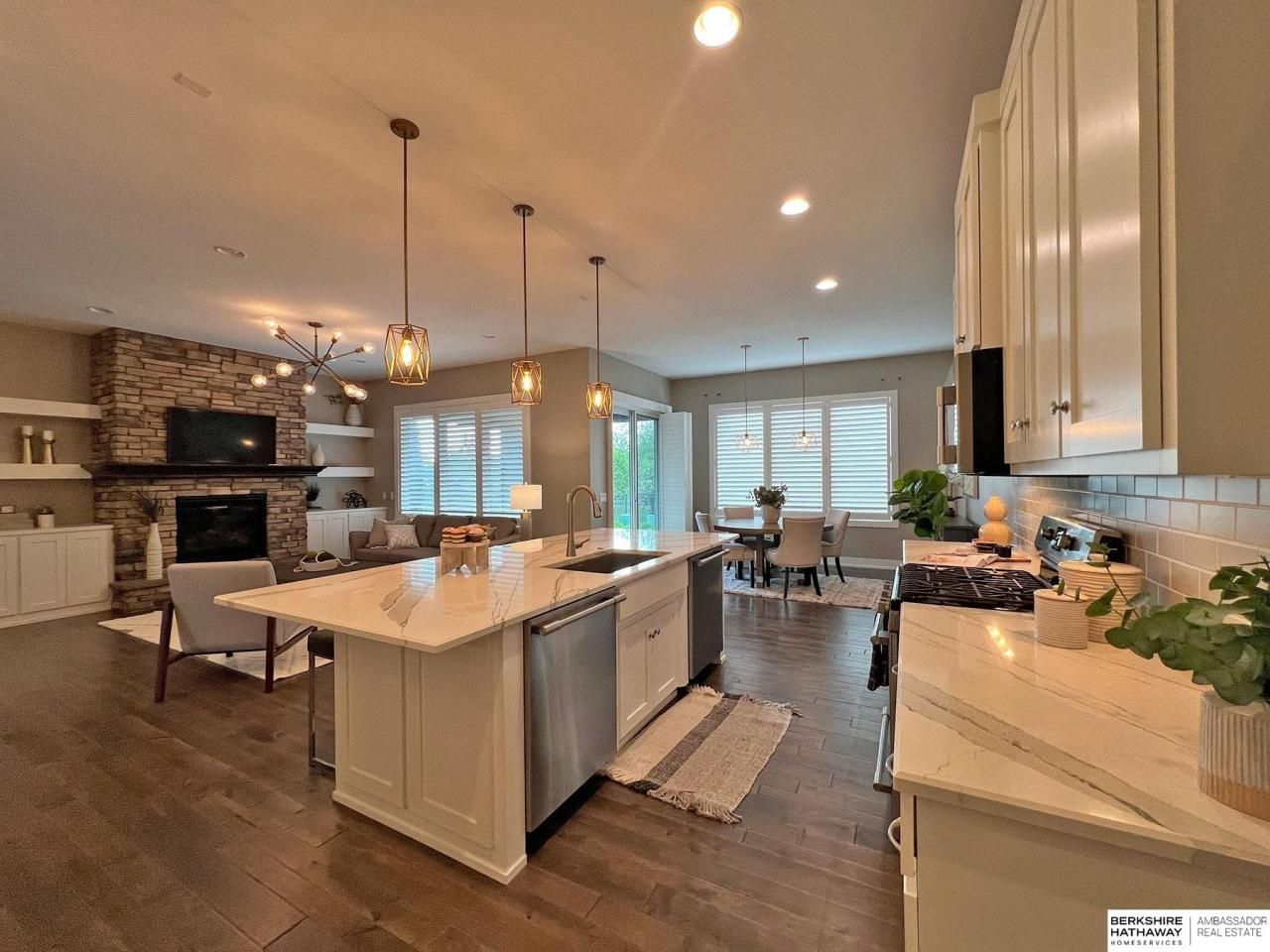 2332 S 218 Avenue, Omaha, NE 68022