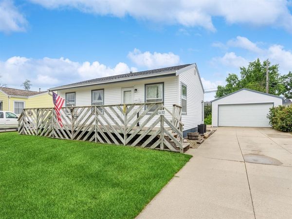 5632 Cedar Drive NW, Cedar Rapids, IA 52405