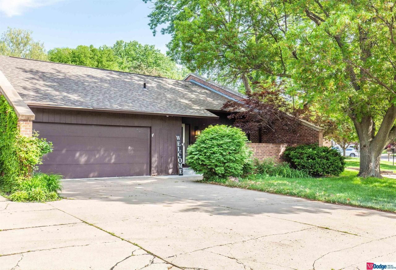 2025 Greenbriar Lane, Lincoln, NE 68506