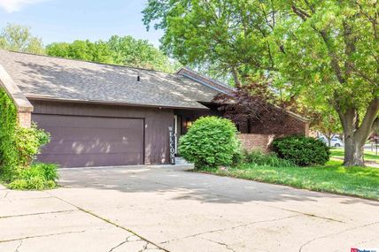 2025 Greenbriar Lane, Lincoln, NE 68506