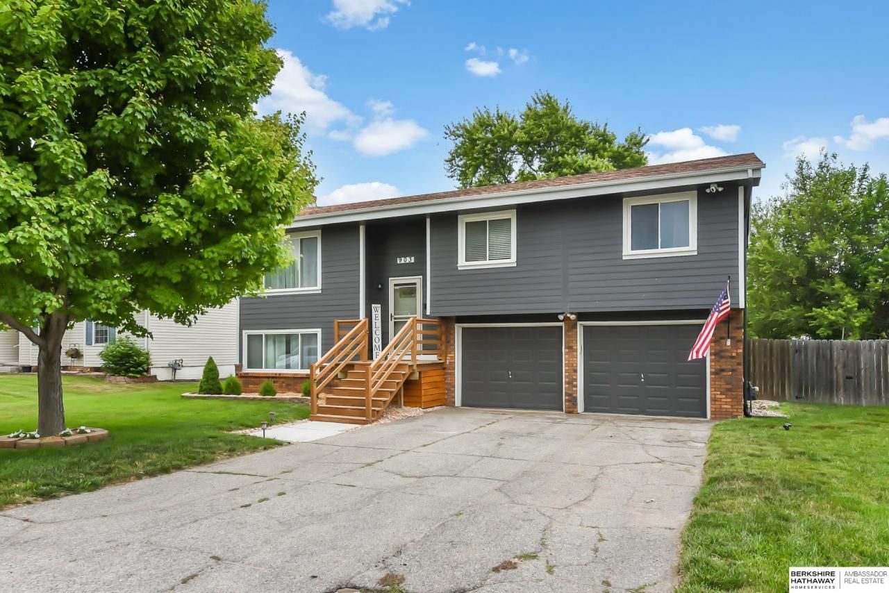 903 S Valley View Street, Valley, NE 68064