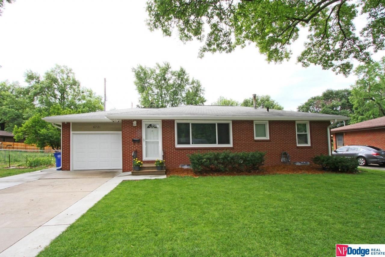 6721 Vine Street, Lincoln, NE 68505