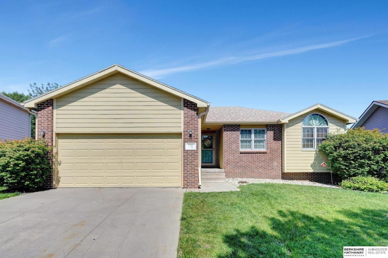 7121 N 15th Street, Lincoln, NE 68521