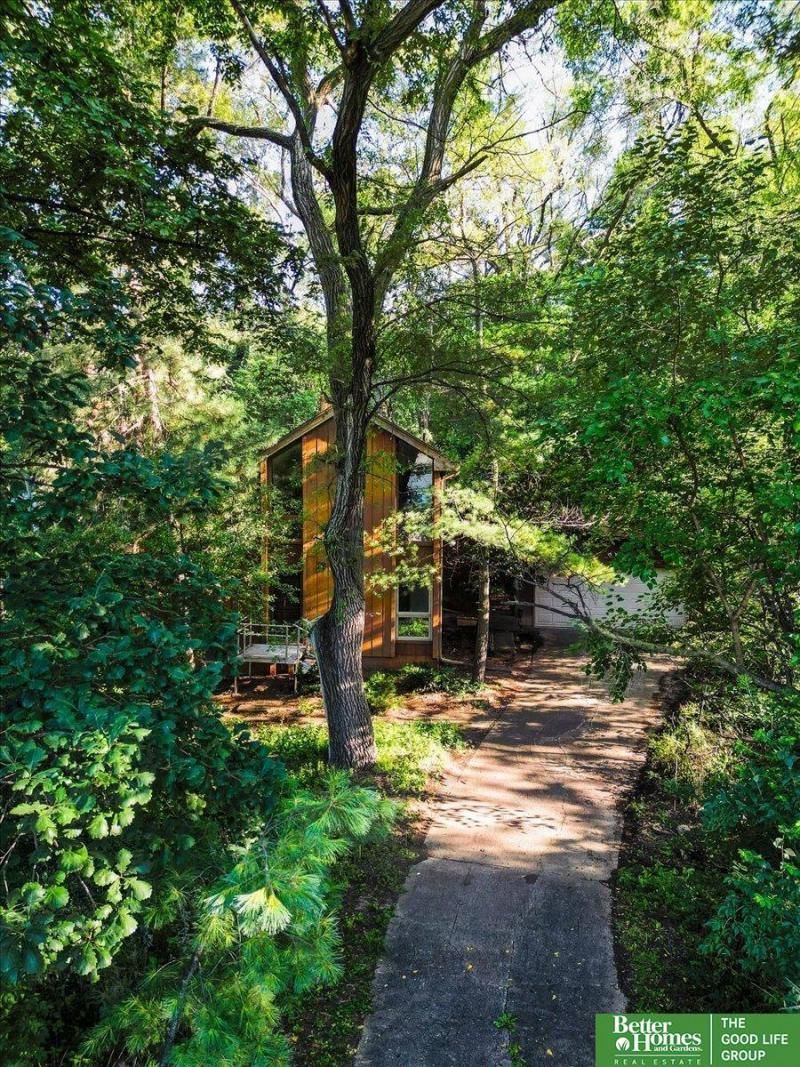 7629 Wirt Street, Omaha, NE 68134