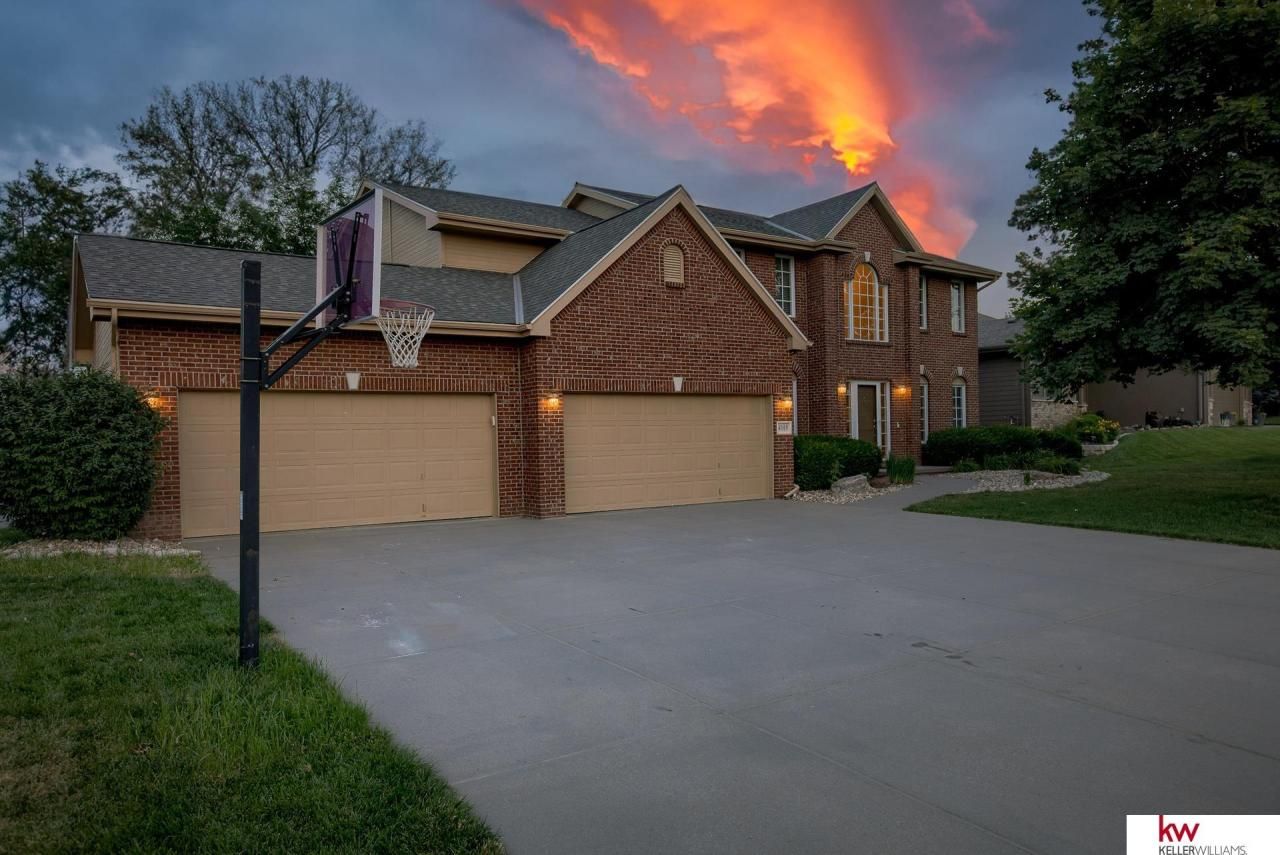 4103 N 194 Street, Elkhorn, NE 68022