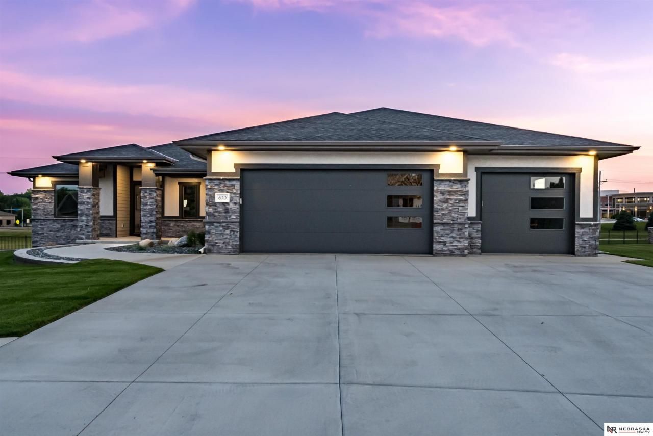 843 Arbor Drive, Blair, NE 68008
