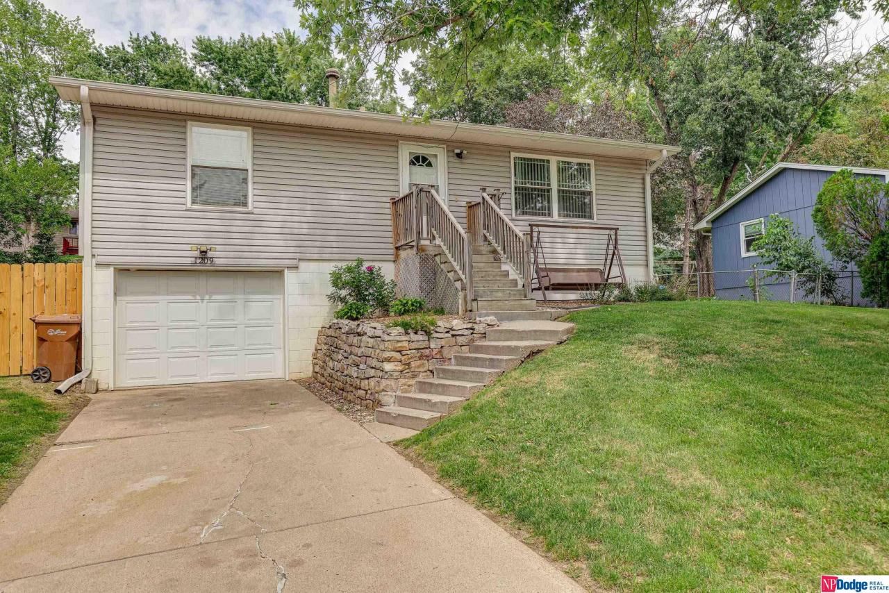 1209 Bryan Avenue, Bellevue, NE 68005
