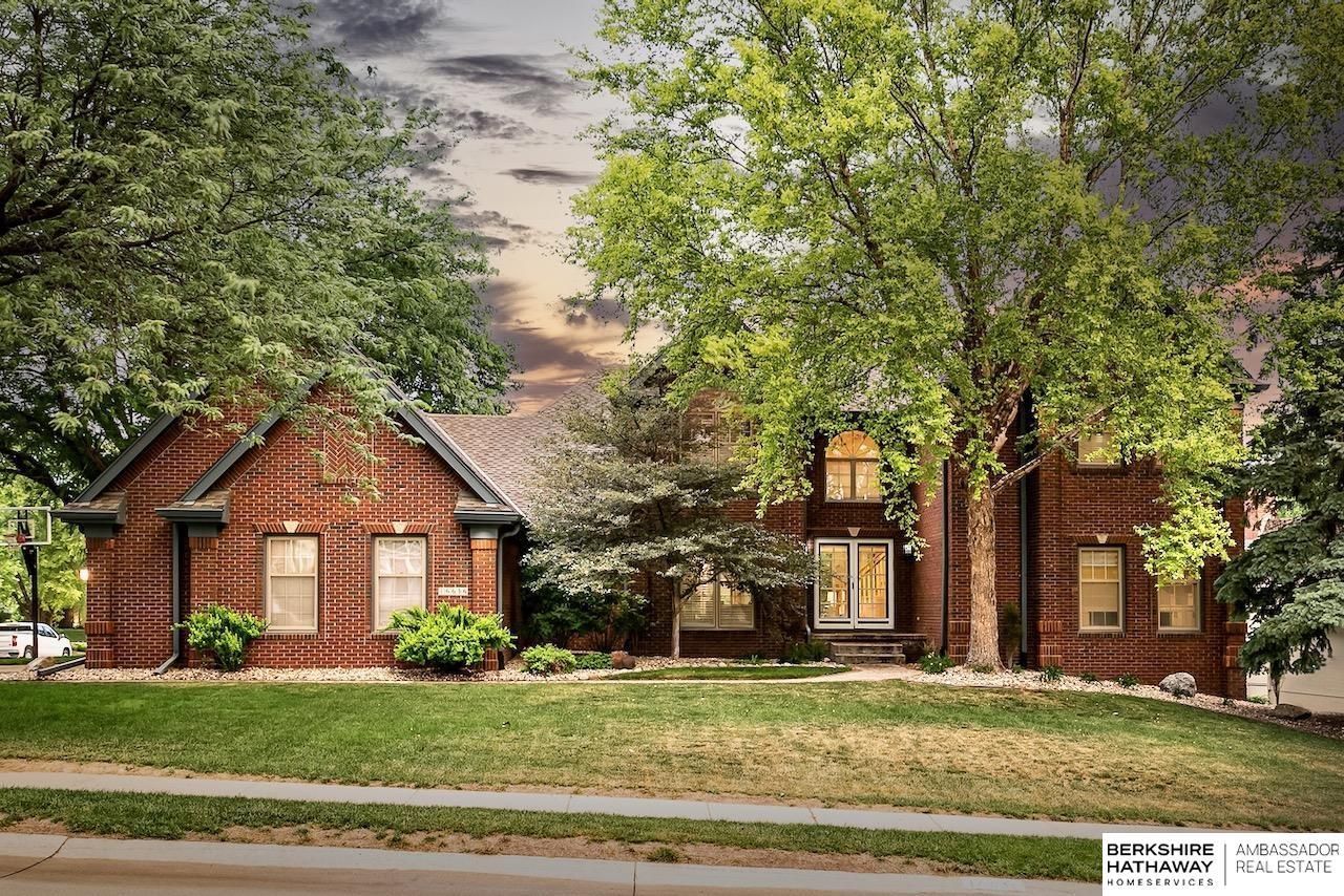 16636 Mason Street, Omaha, NE 68118