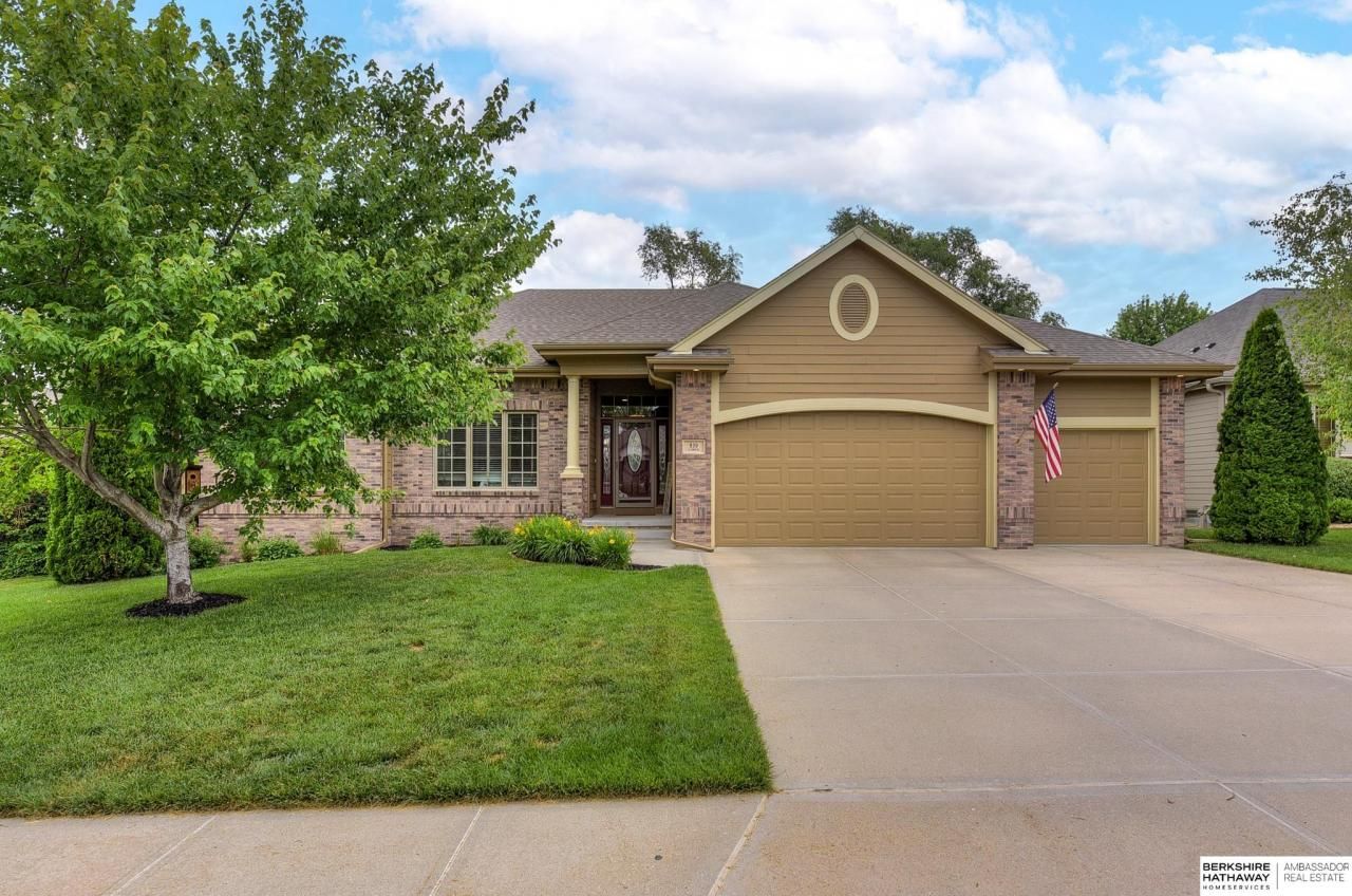 939 S 198 Street, Omaha, NE 68022