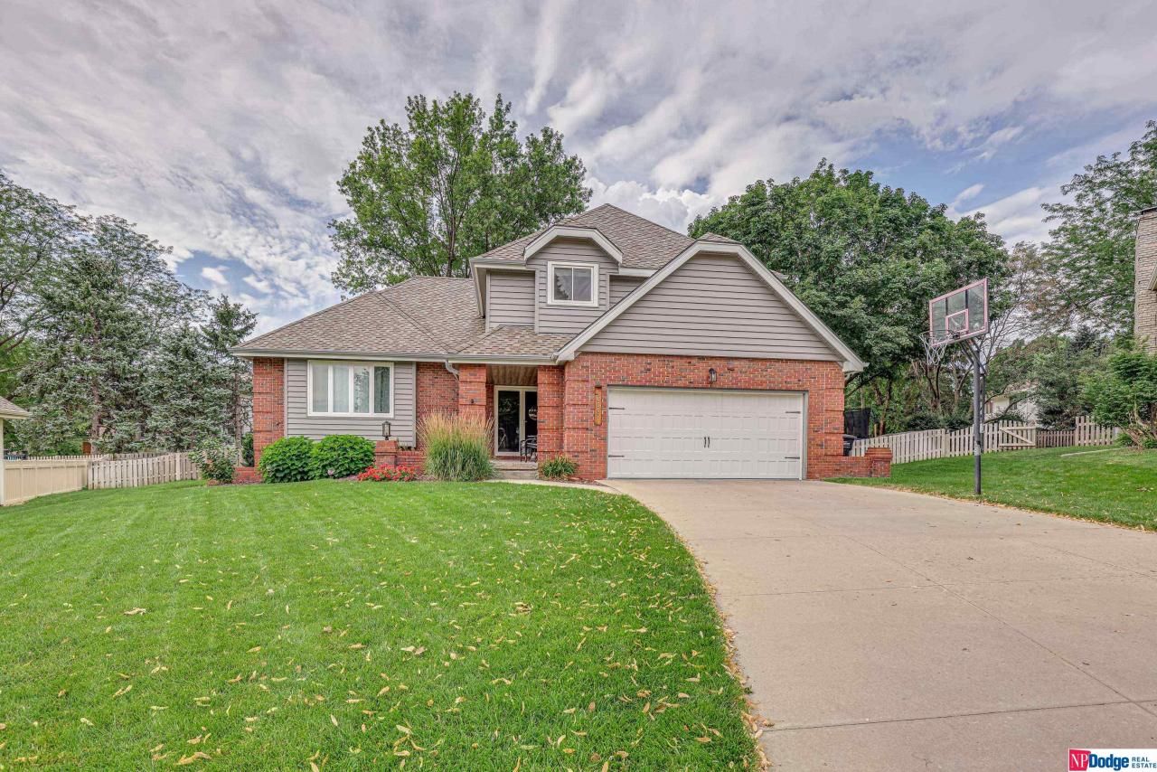 16347 Oak Circle, Omaha, NE 68130