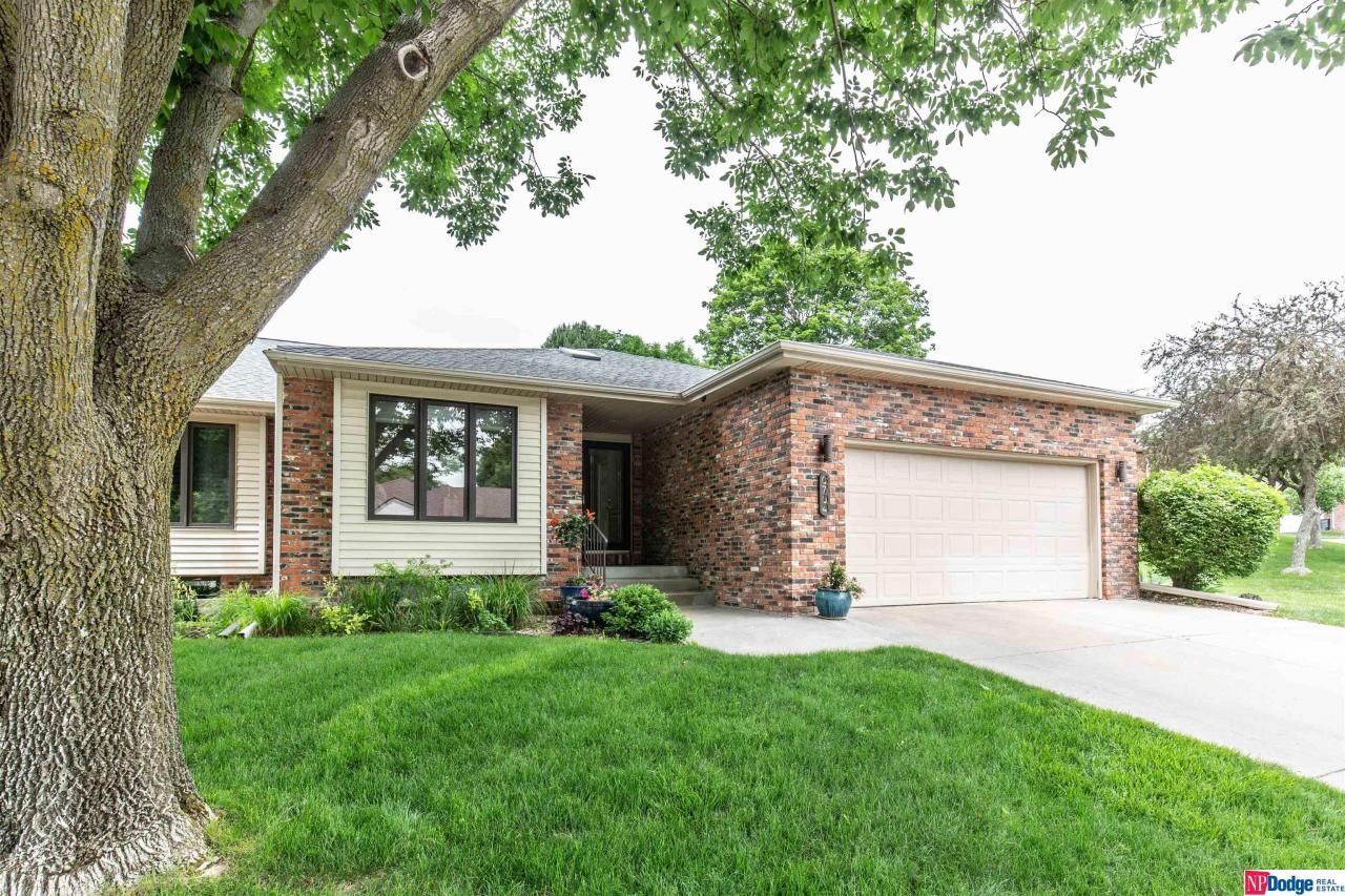6704 Flint Ridge Road, Lincoln, NE 68506