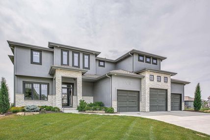 9712 S 123 Avenue, Papillion, NE 68046