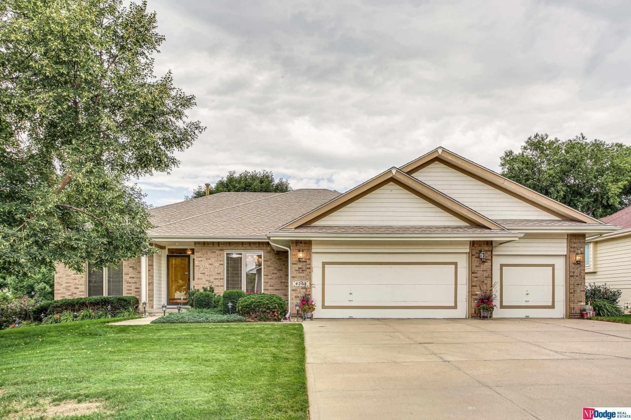 4208 N 158 Avenue, Omaha, NE 68116
