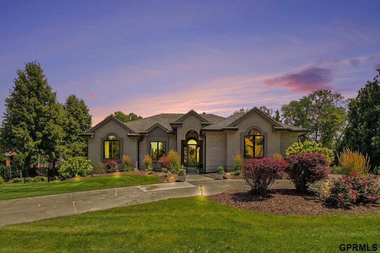 18401 Poppleton Circle, Omaha, NE 68130