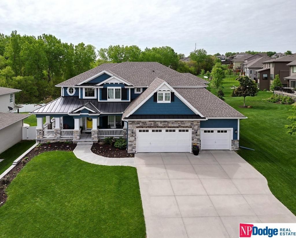 18407 Jones Street, Elkhorn, NE 68022