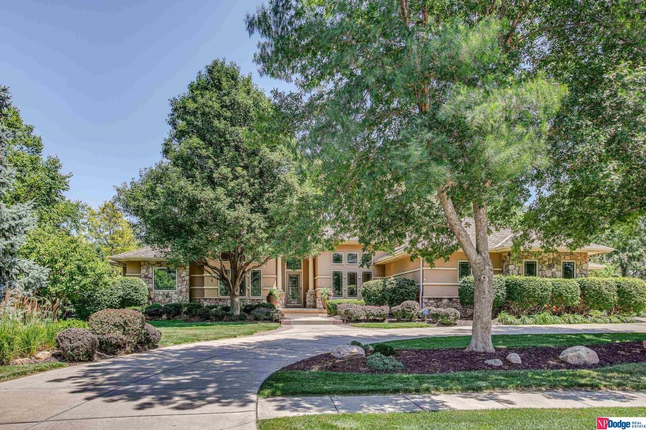 9903 S 165 Street, Omaha, NE 68136