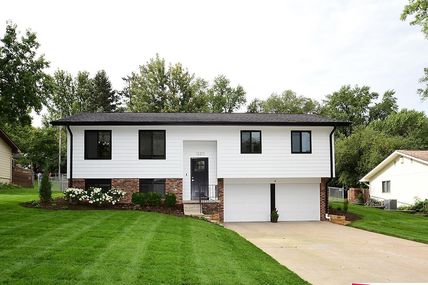 12217 Crawford Circle, Omaha, NE 68144